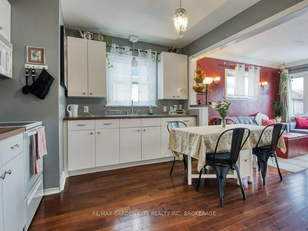 Photo 10 of 28 Charles Avenue, St. Catharines, Facer — HOMEH