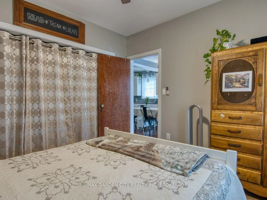 Photo 16 of 28 Charles Avenue, St. Catharines, Facer — HOMEH