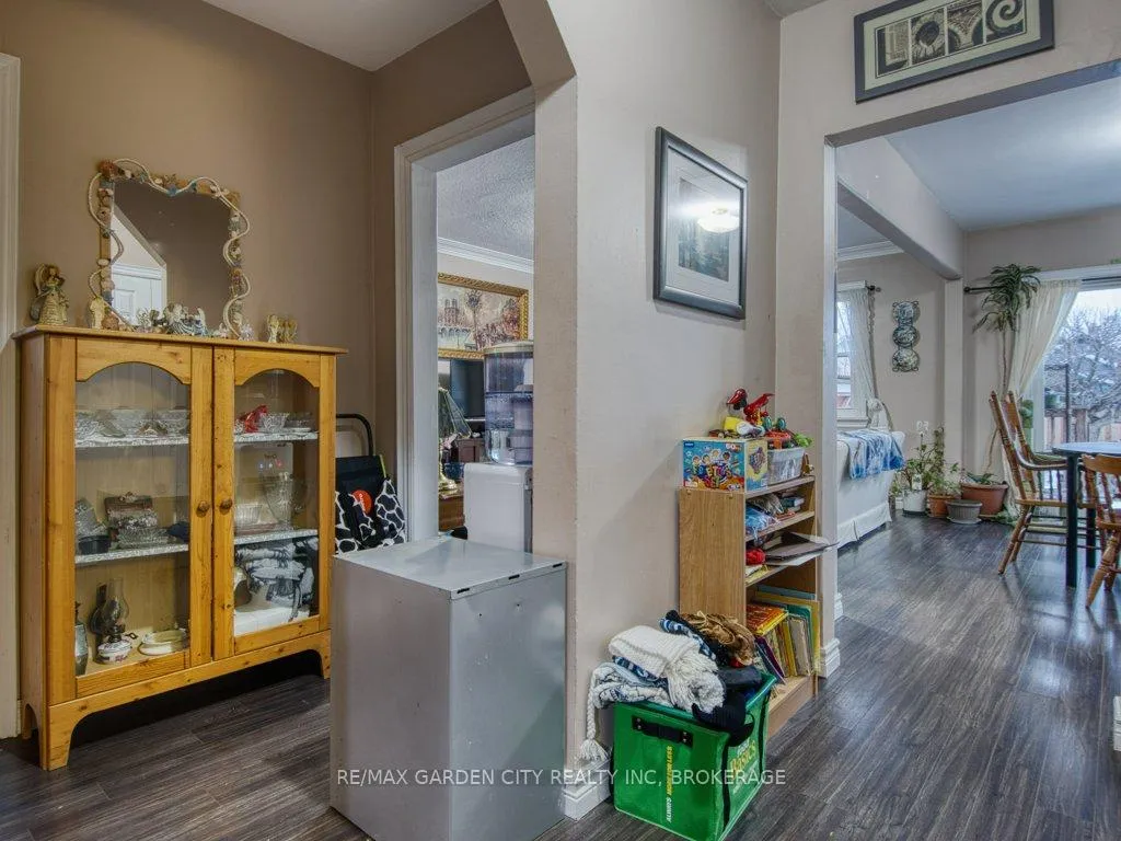 Photo 26 of 28 Charles Avenue, St. Catharines, Facer — HOMEH