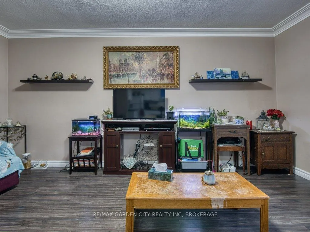 Photo 31 of 28 Charles Avenue, St. Catharines, Facer — HOMEH