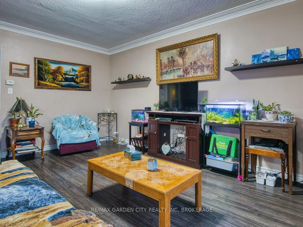 Photo 32 of 28 Charles Avenue, St. Catharines, Facer — HOMEH