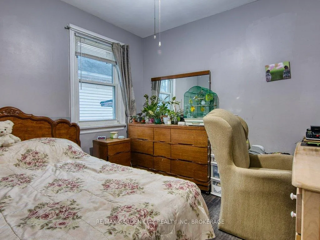 Photo 37 of 28 Charles Avenue, St. Catharines, Facer — HOMEH