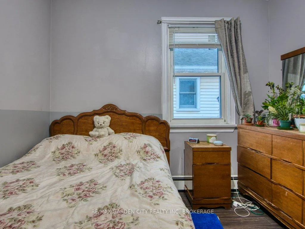 Photo 38 of 28 Charles Avenue, St. Catharines, Facer — HOMEH