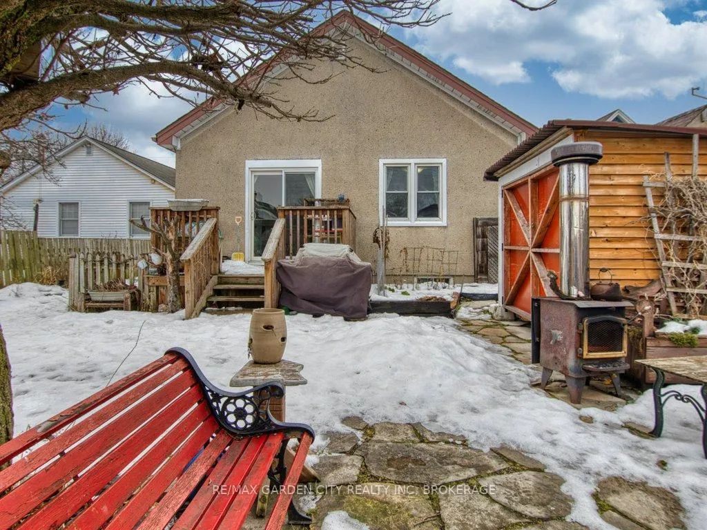 Photo 42 of 28 Charles Avenue, St. Catharines, Facer — HOMEH