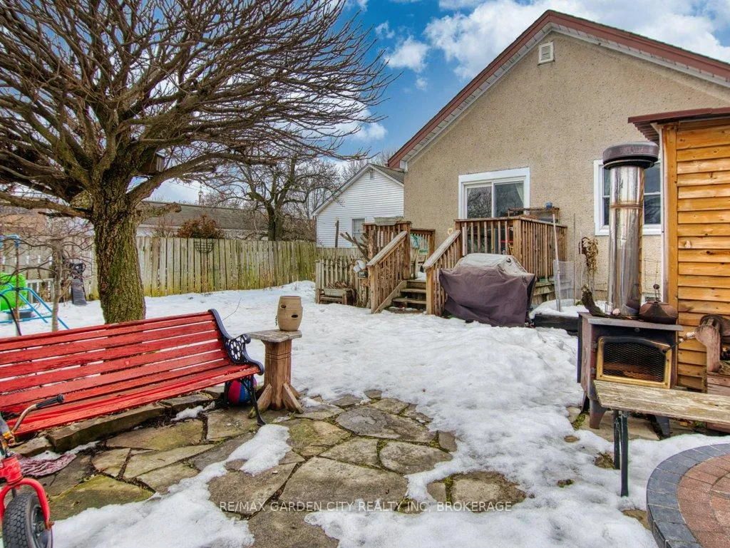 Photo 43 of 28 Charles Avenue, St. Catharines, Facer — HOMEH