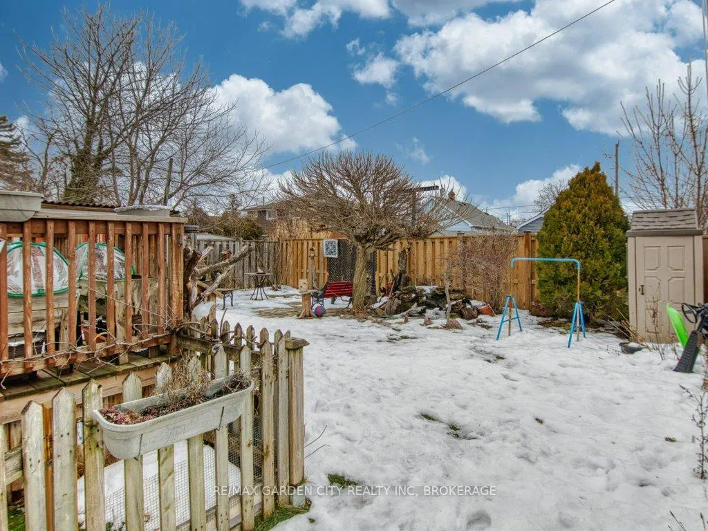 Photo 45 of 28 Charles Avenue, St. Catharines, Facer — HOMEH