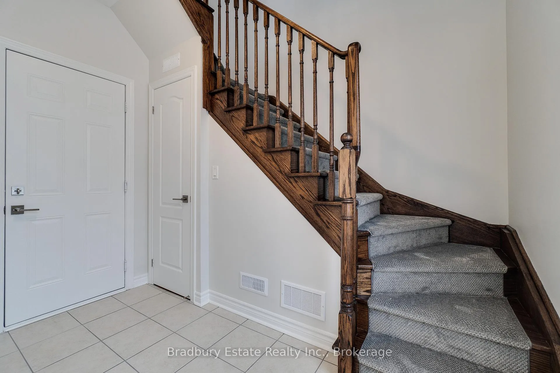 Photo 7 of 2367 Peppiatt Common, Burlington, Freeman — HOMEH