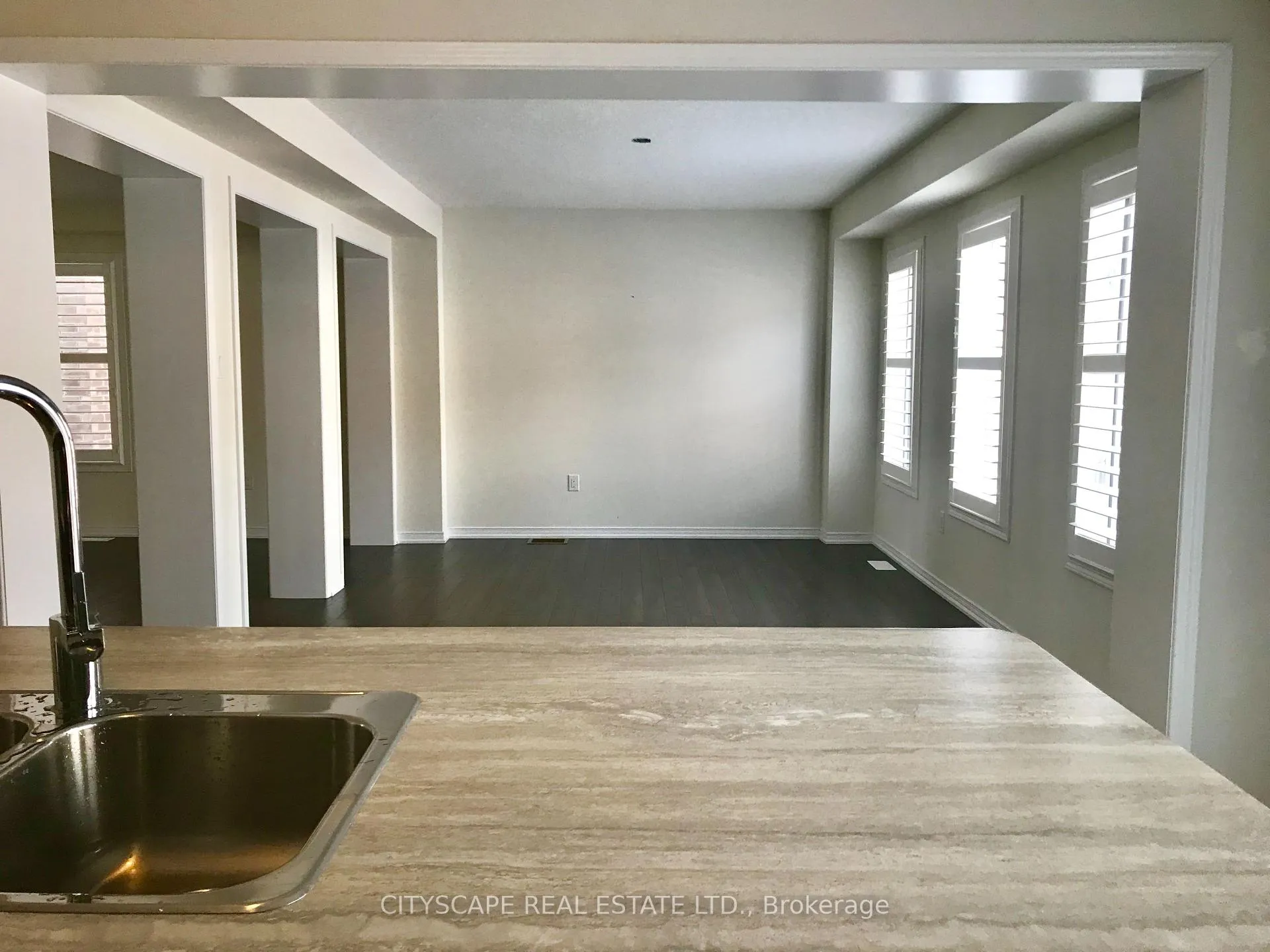 Photo 2 of 8600 Sweet Chestnut Drive, Niagara Falls, Brown — HOMEH