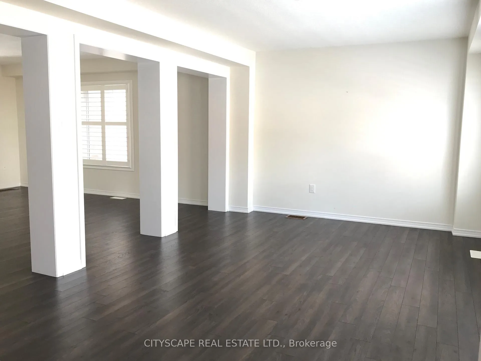 Photo 3 of 8600 Sweet Chestnut Drive, Niagara Falls, Brown — HOMEH