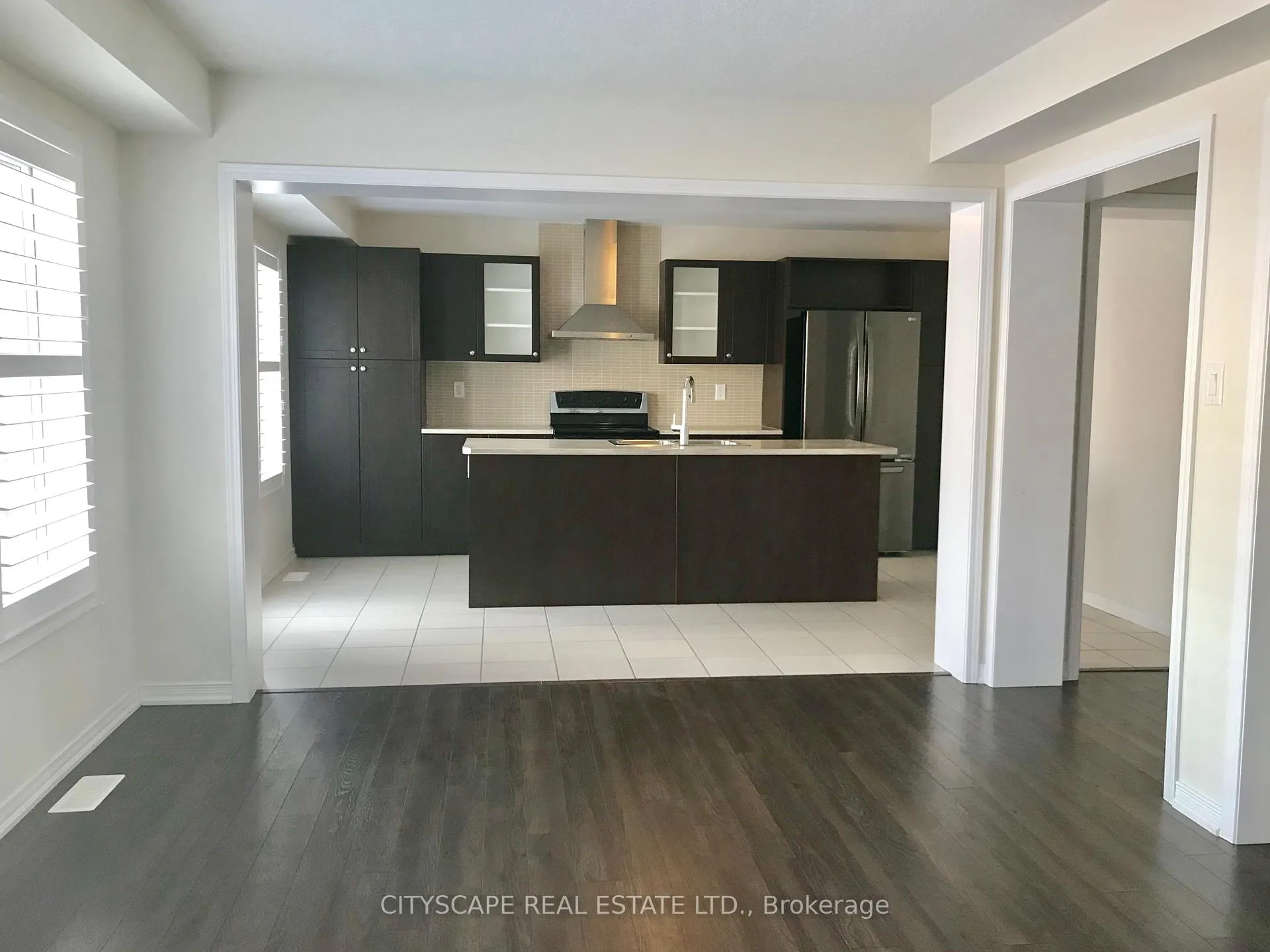 Photo 4 of 8600 Sweet Chestnut Drive, Niagara Falls, Brown — HOMEH