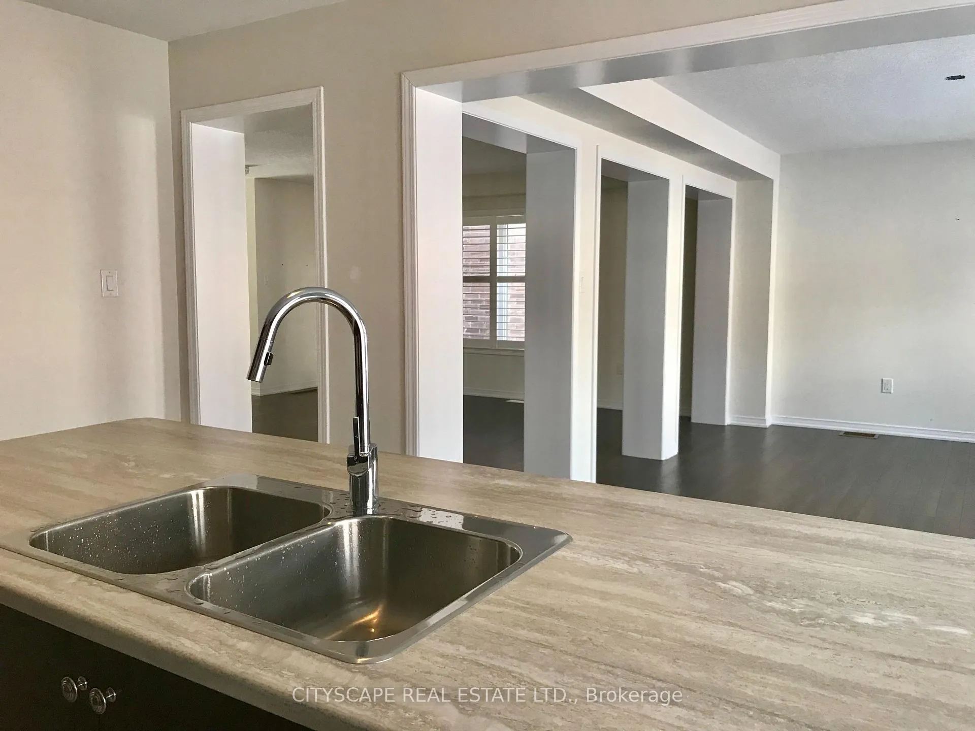 Photo 6 of 8600 Sweet Chestnut Drive, Niagara Falls, Brown — HOMEH