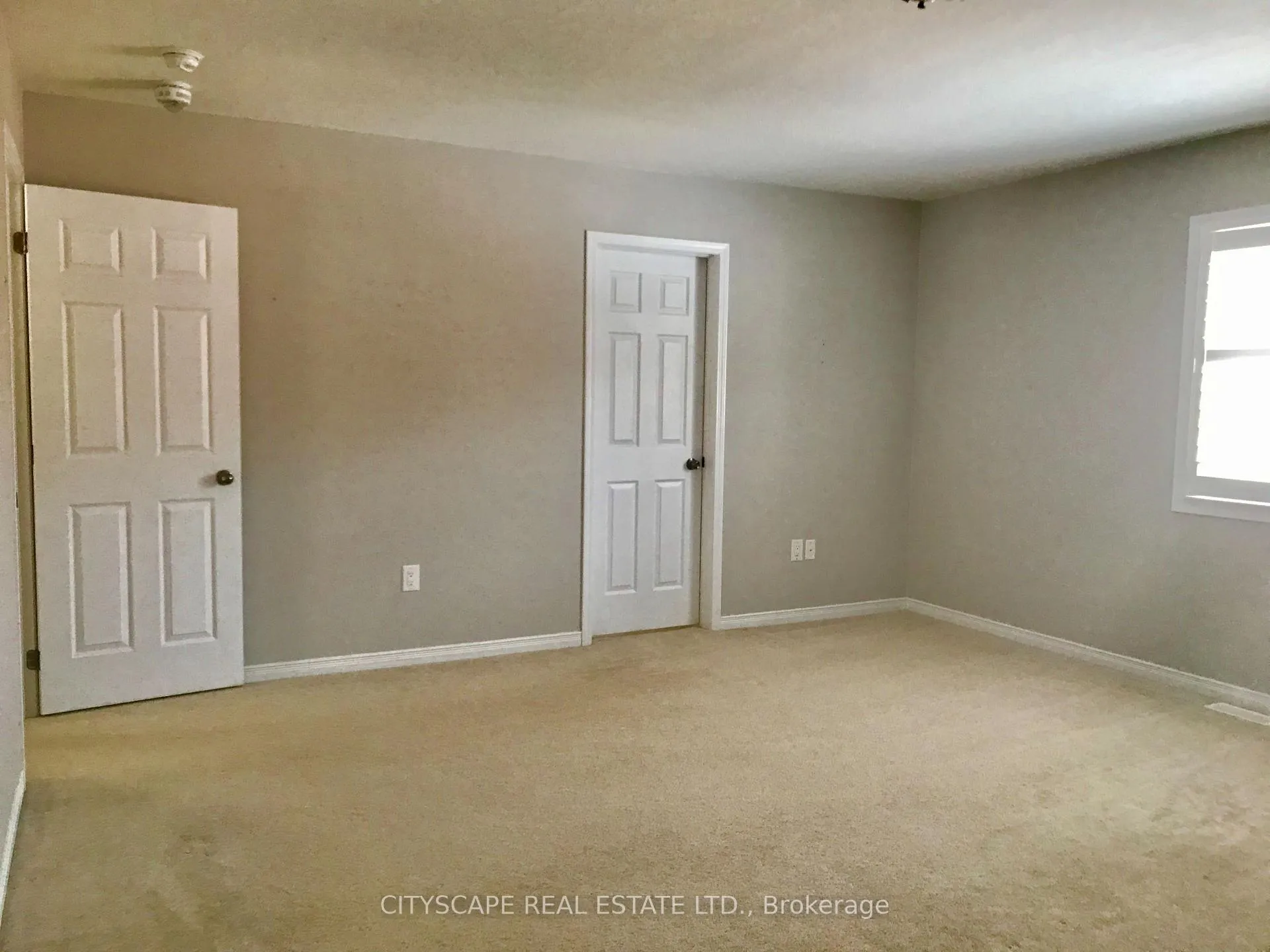 Photo 8 of 8600 Sweet Chestnut Drive, Niagara Falls, Brown — HOMEH