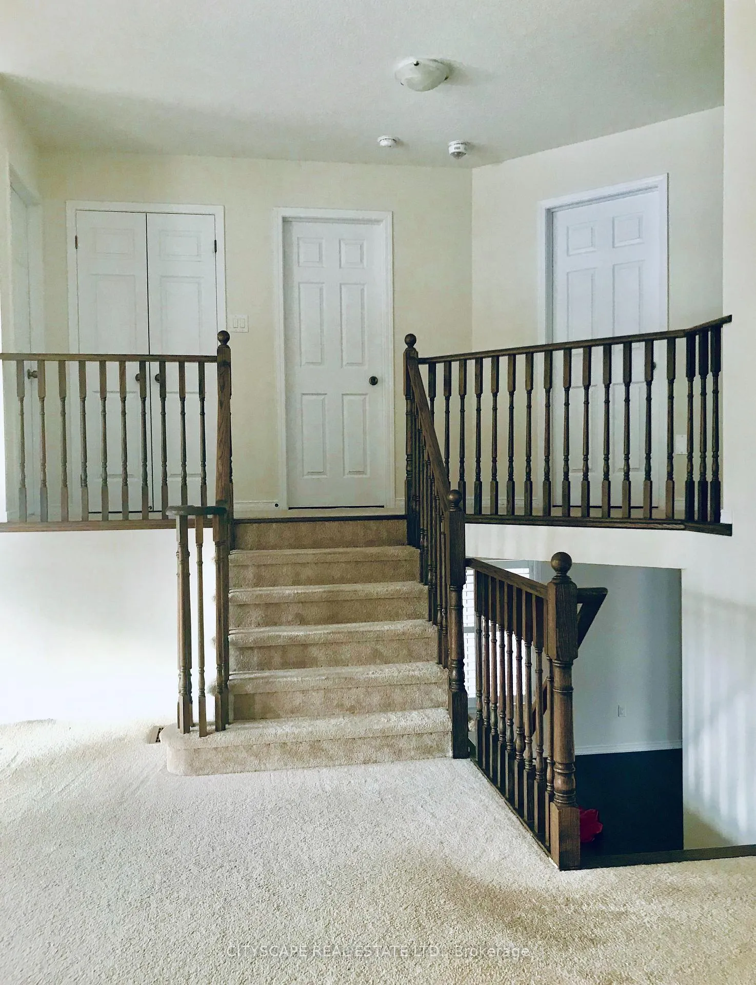 Photo 9 of 8600 Sweet Chestnut Drive, Niagara Falls, Brown — HOMEH