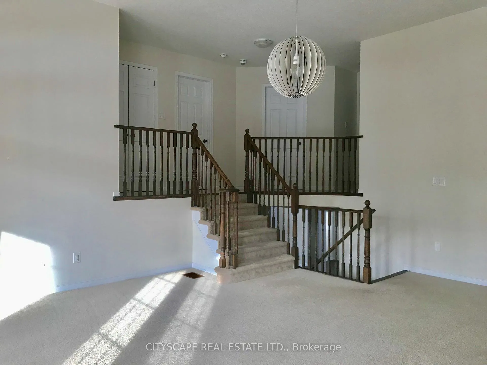 Photo 10 of 8600 Sweet Chestnut Drive, Niagara Falls, Brown — HOMEH
