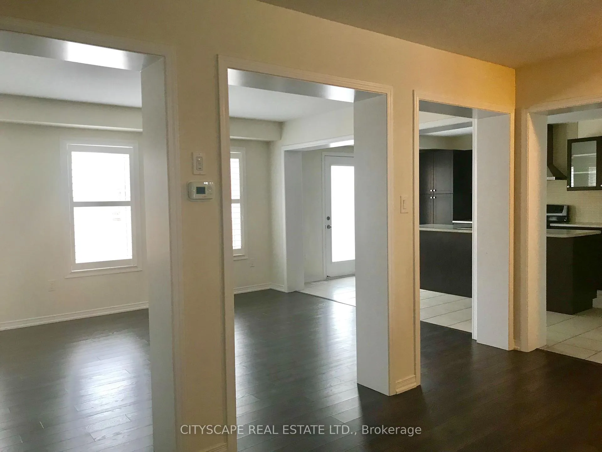 Photo 13 of 8600 Sweet Chestnut Drive, Niagara Falls, Brown — HOMEH