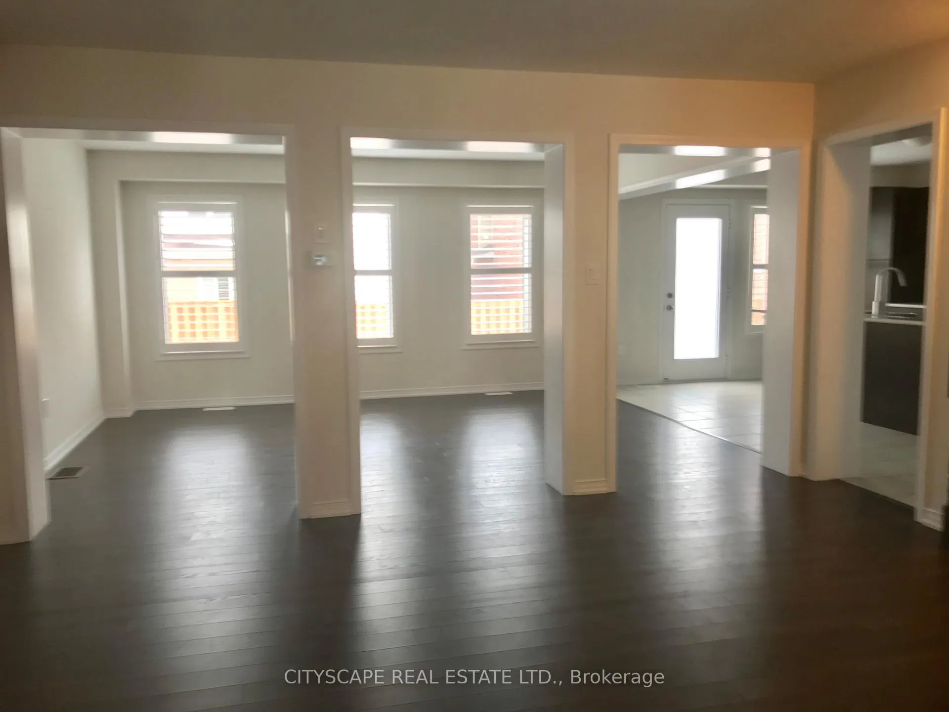 Photo 14 of 8600 Sweet Chestnut Drive, Niagara Falls, Brown — HOMEH