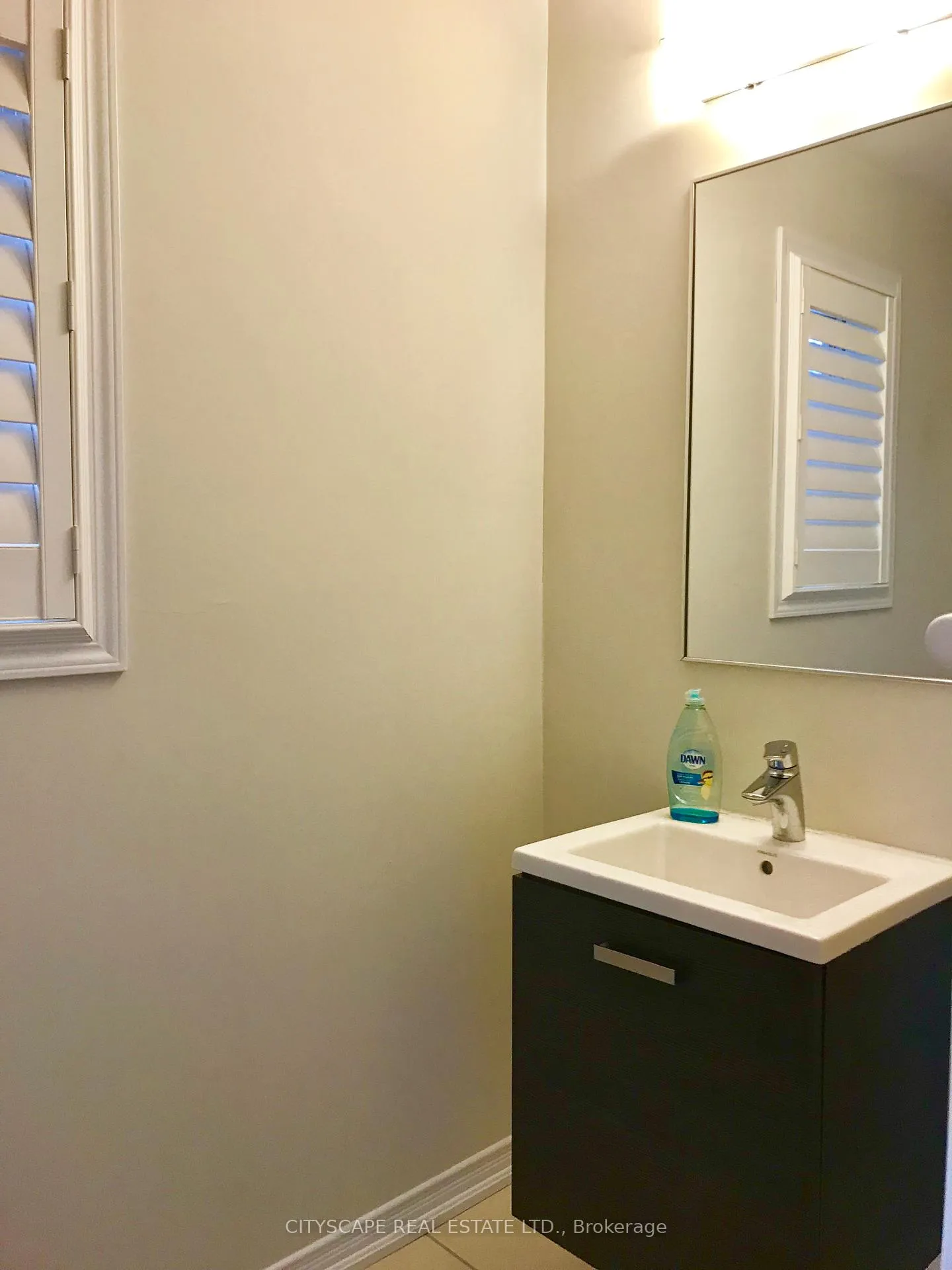 Photo 15 of 8600 Sweet Chestnut Drive, Niagara Falls, Brown — HOMEH