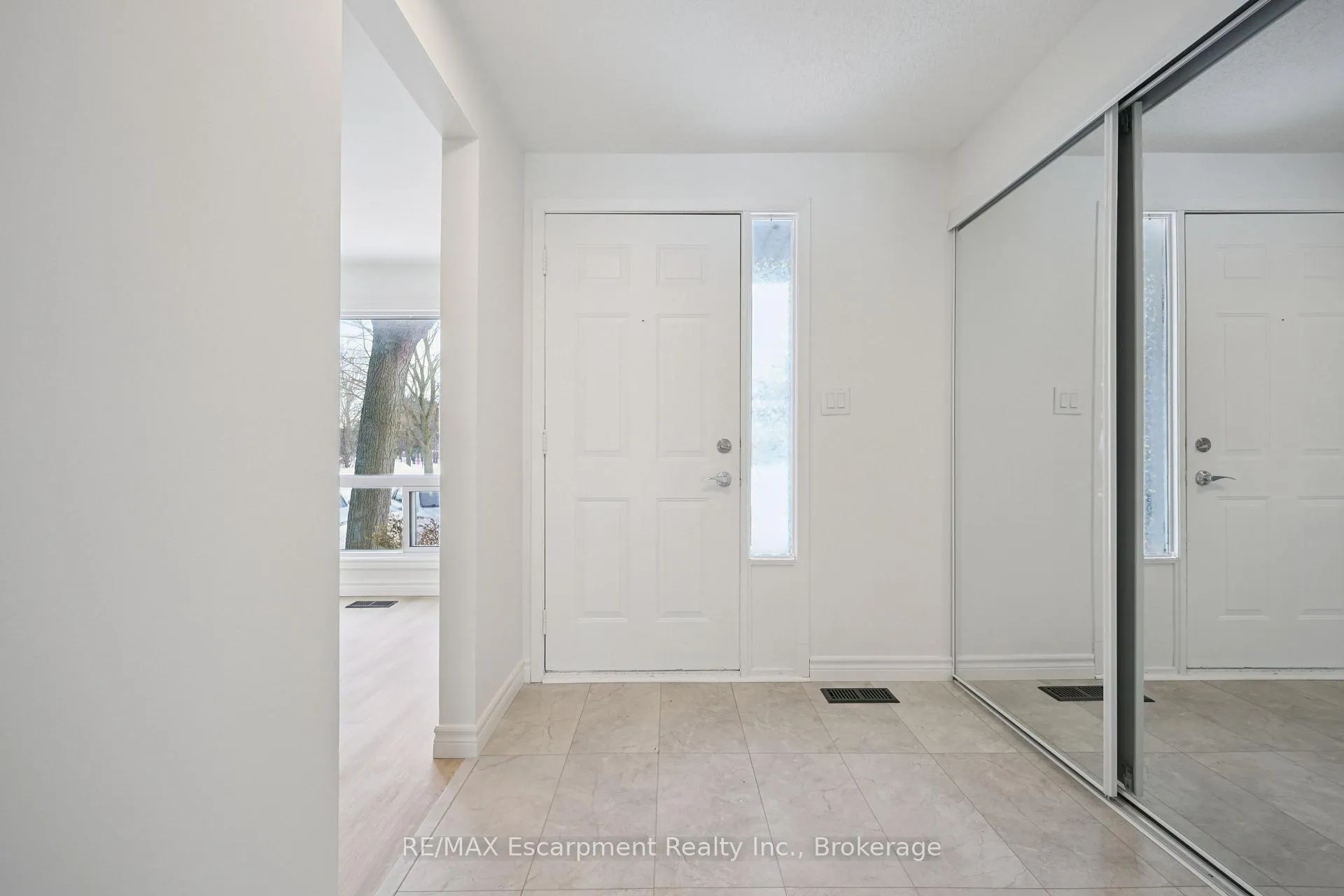 Photo 4 of Unit 71, 40 Imperial Road N, Guelph, Willow West/Sugarbush/West Acres — HOMEH