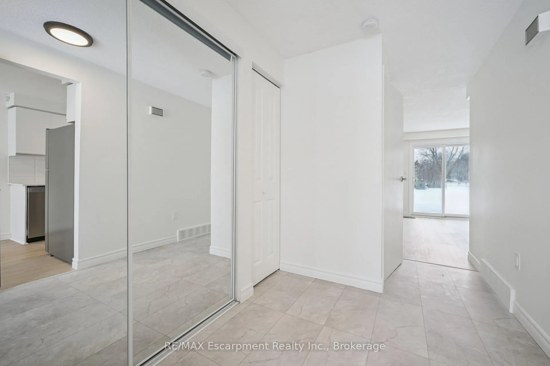 Photo 5 of Unit 71, 40 Imperial Road N, Guelph, Willow West/Sugarbush/West Acres — HOMEH