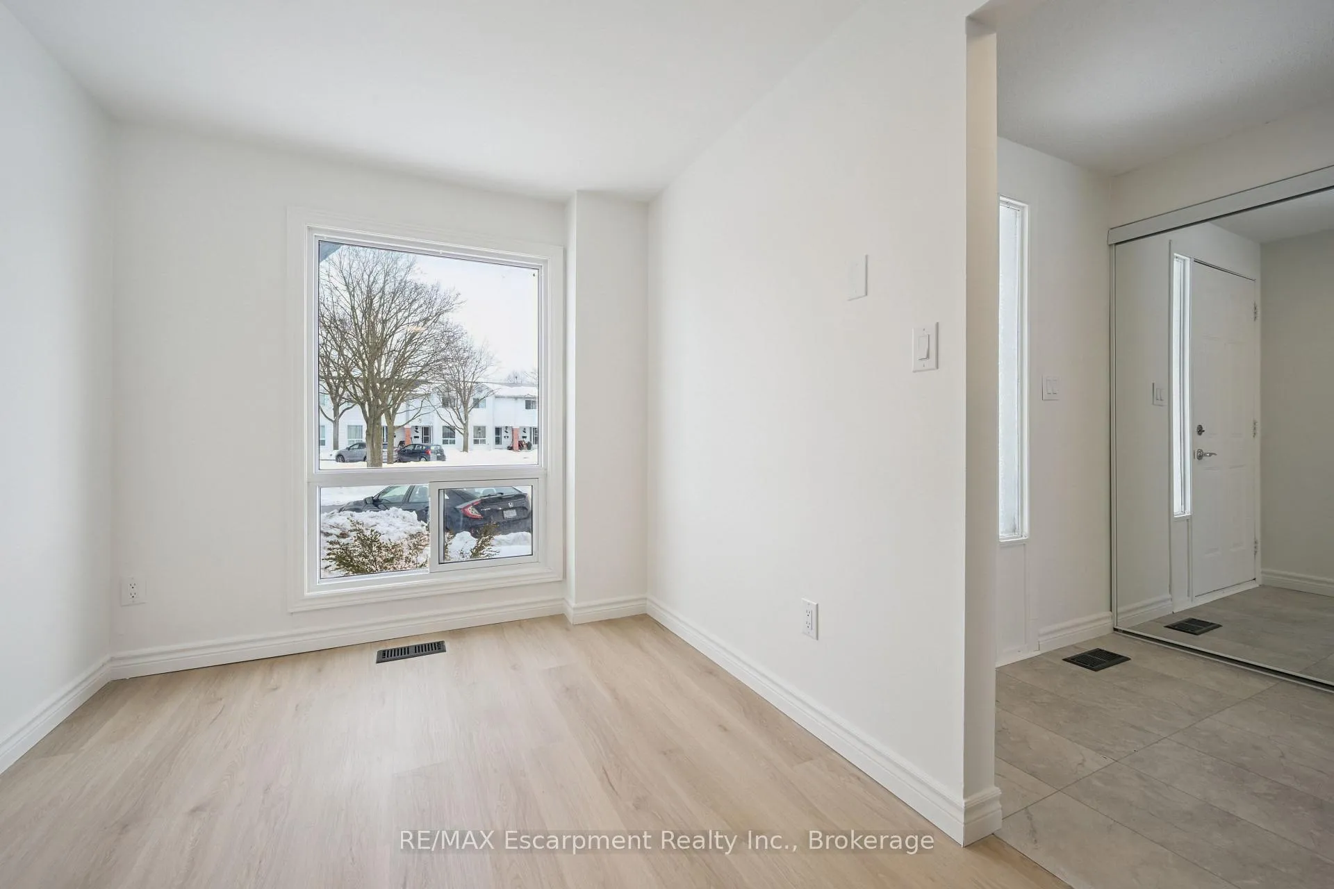 Photo 6 of Unit 71, 40 Imperial Road N, Guelph, Willow West/Sugarbush/West Acres — HOMEH
