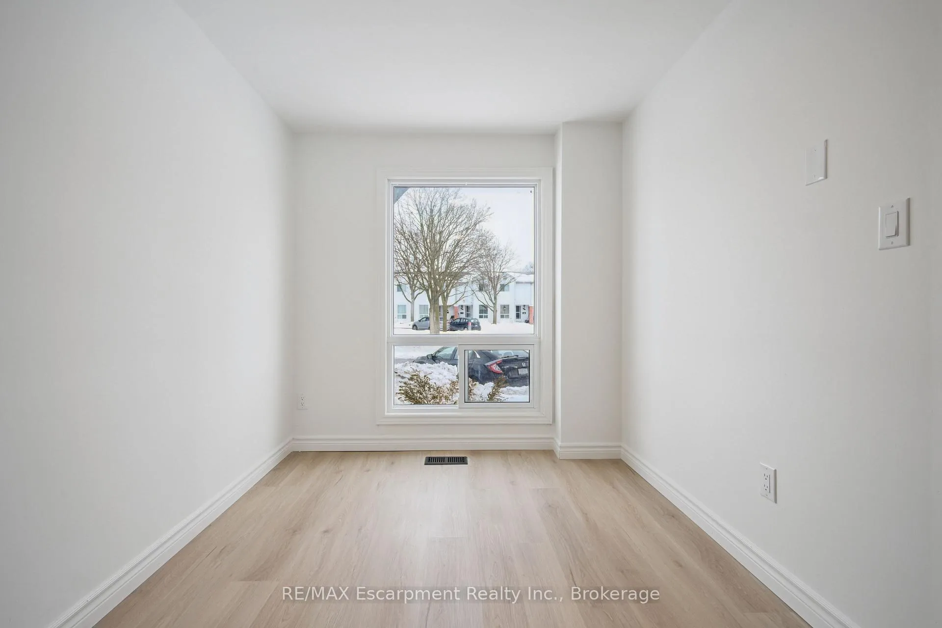 Photo 7 of Unit 71, 40 Imperial Road N, Guelph, Willow West/Sugarbush/West Acres — HOMEH