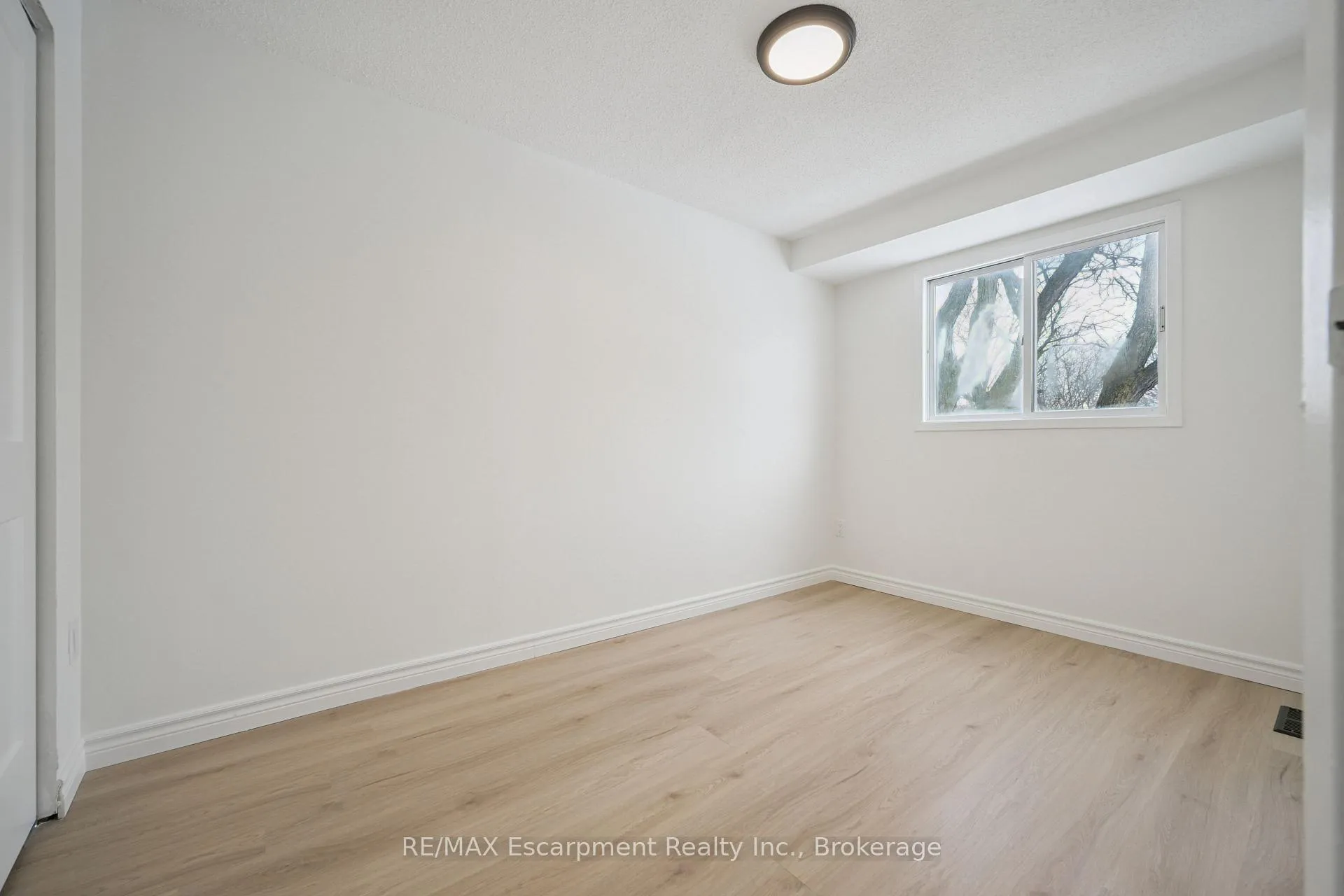 Photo 32 of Unit 71, 40 Imperial Road N, Guelph, Willow West/Sugarbush/West Acres — HOMEH