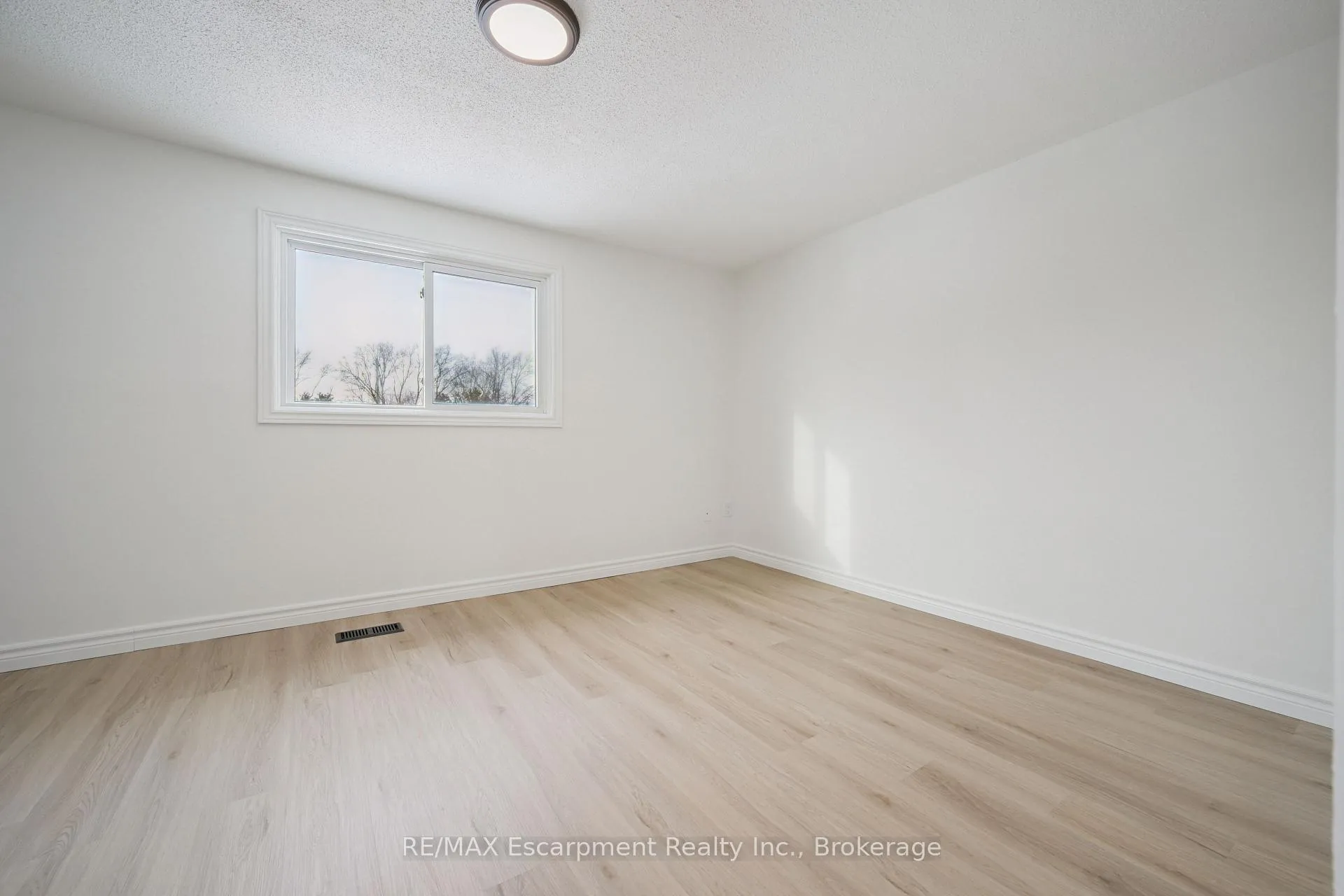 Photo 34 of Unit 71, 40 Imperial Road N, Guelph, Willow West/Sugarbush/West Acres — HOMEH