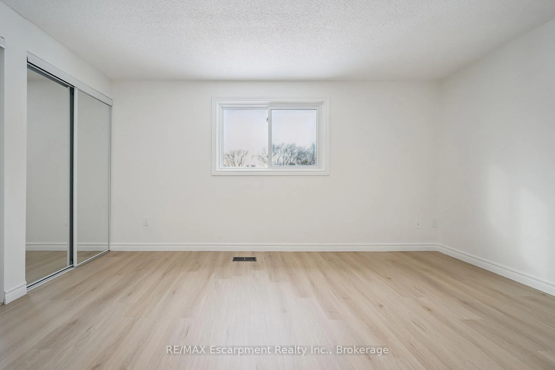 Photo 35 of Unit 71, 40 Imperial Road N, Guelph, Willow West/Sugarbush/West Acres — HOMEH