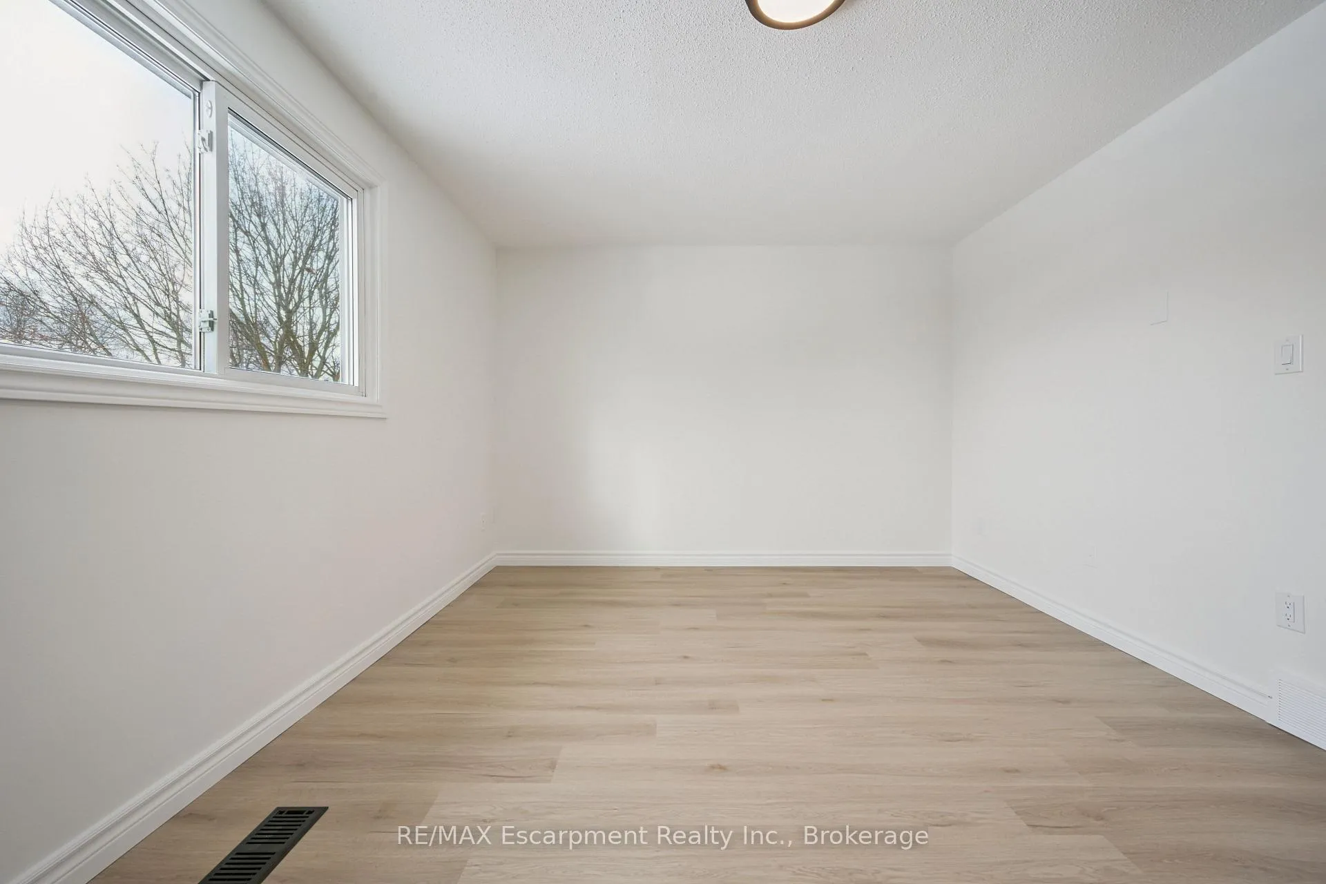 Photo 37 of Unit 71, 40 Imperial Road N, Guelph, Willow West/Sugarbush/West Acres — HOMEH