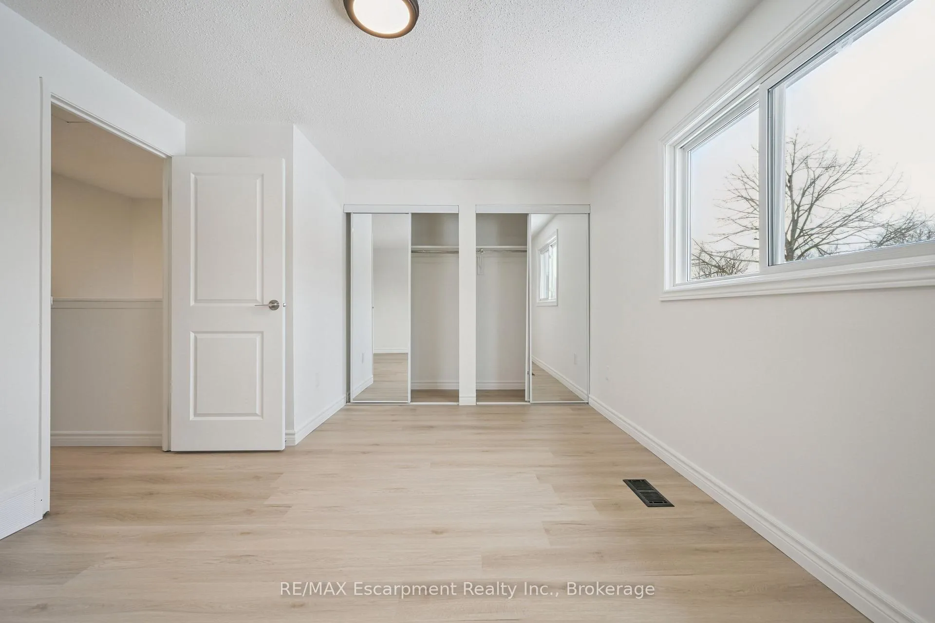 Photo 38 of Unit 71, 40 Imperial Road N, Guelph, Willow West/Sugarbush/West Acres — HOMEH