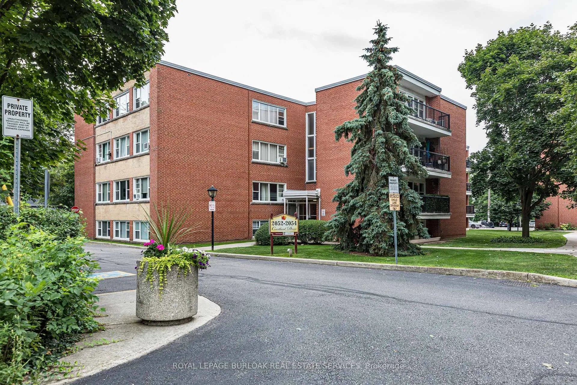 Front of Unit 405, 2054 Courtland Drive