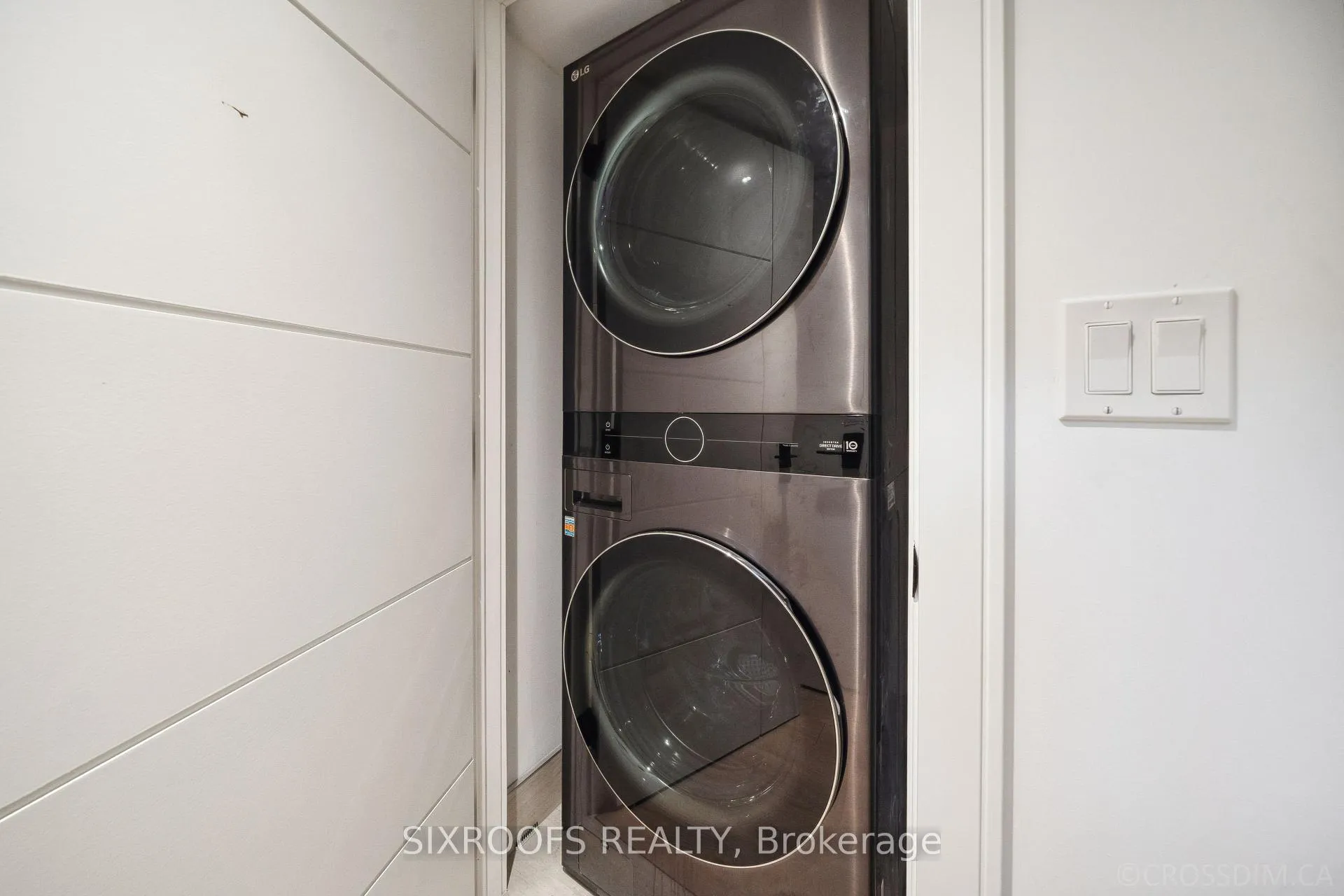 Photo 4 of Unit Lower 1, 41 Dunkirk Road, Toronto, Danforth Village-East York — HOMEH
