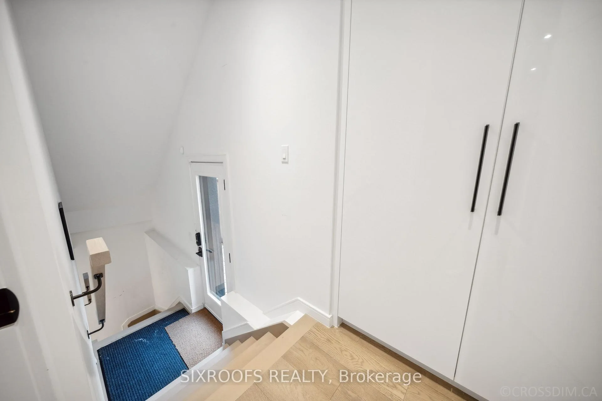 Photo 2 of Unit Lower B, 41 Dunkirk Road, Toronto, Danforth Village-East York — HOMEH