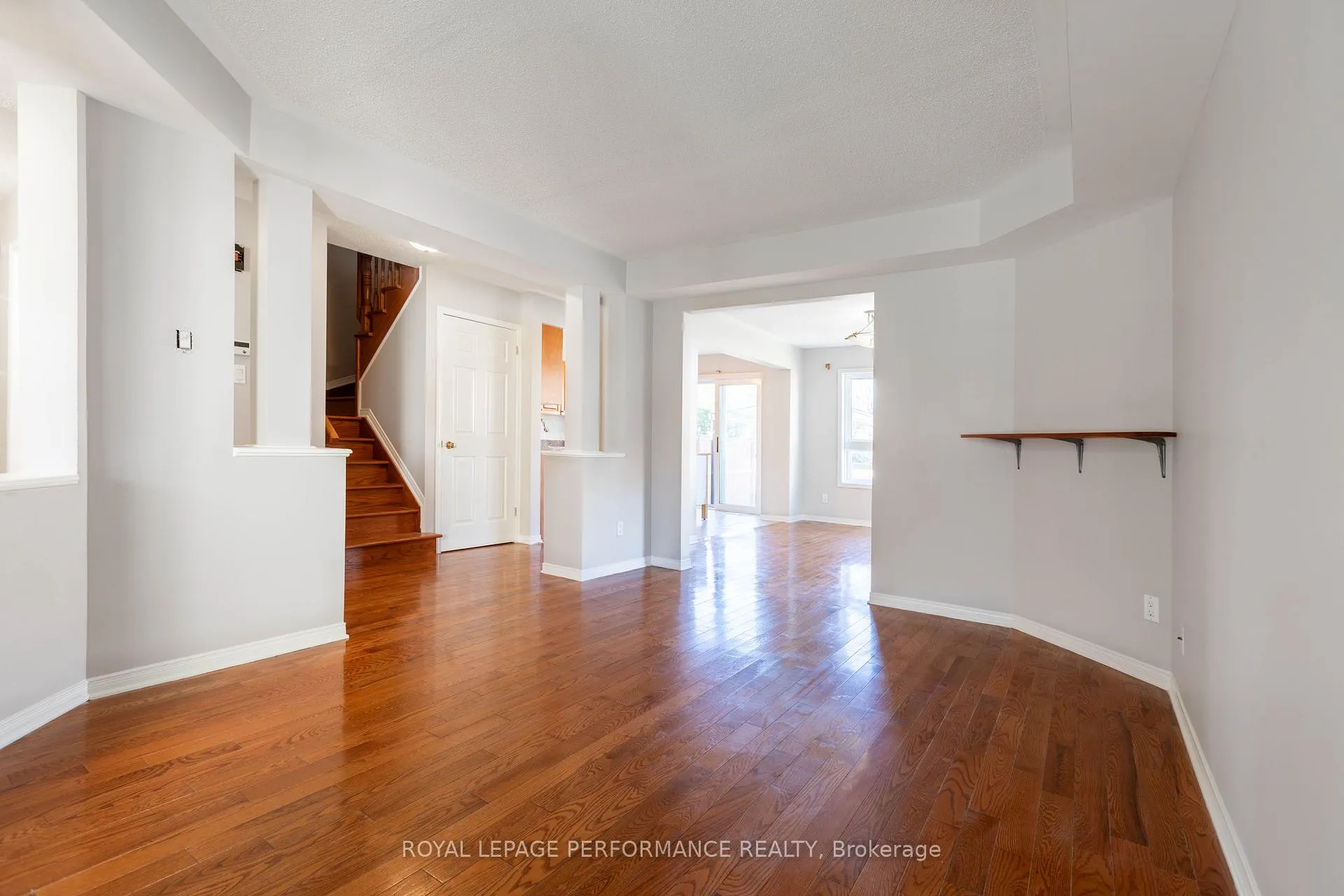 Photo 5 of 47 Steel Street, Ottawa, Beacon Hill South — HOMEH