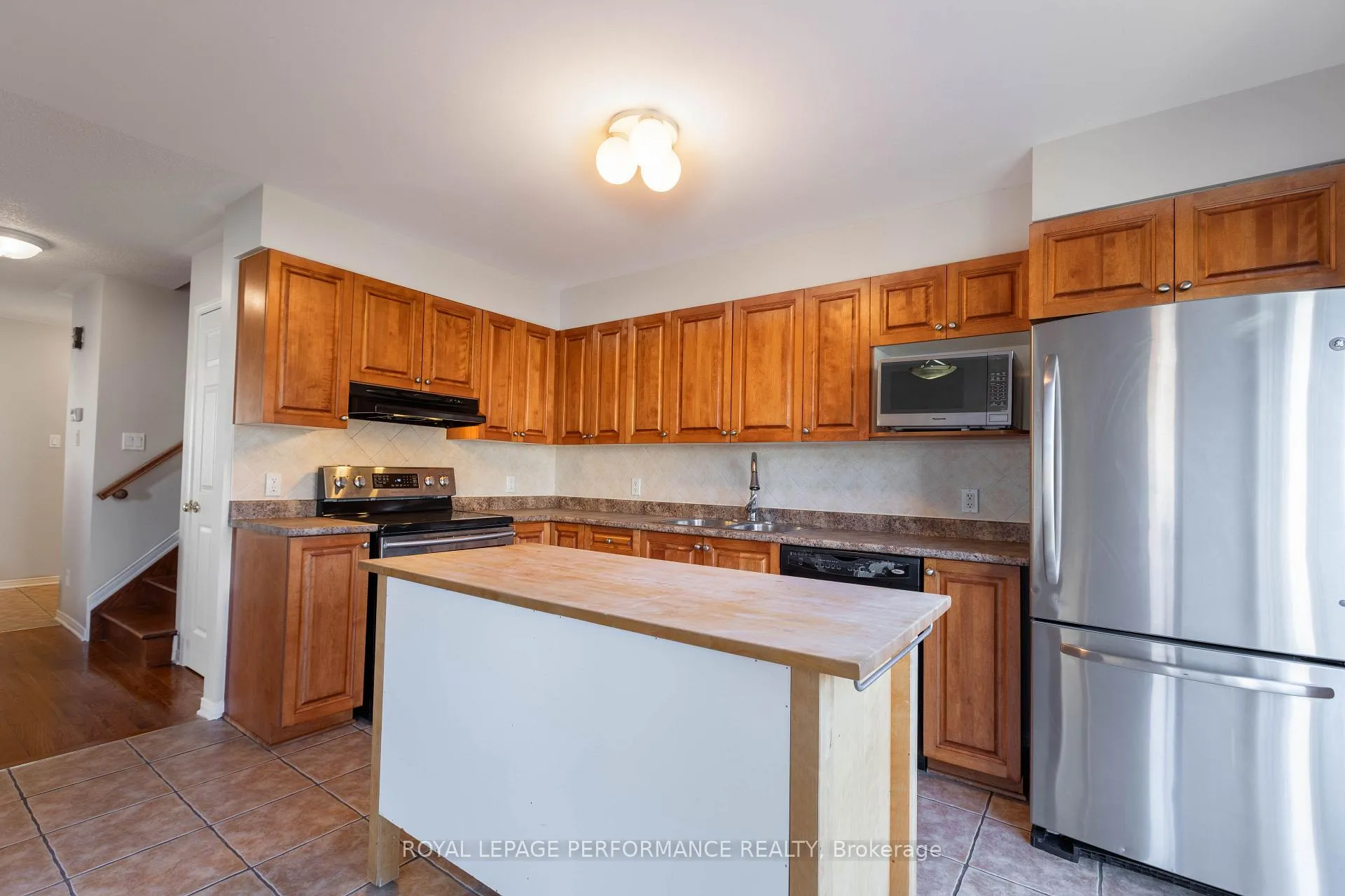 Photo 9 of 47 Steel Street, Ottawa, Beacon Hill South — HOMEH