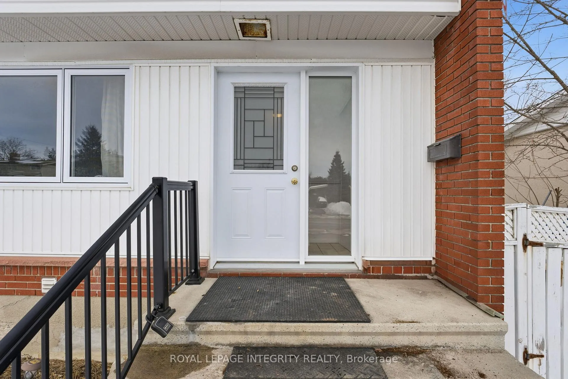 Photo 4 of 1281 Meadowlands Drive E, Ottawa, City View/Skyline/Fisher Heights/Parkwood Hills — HOMEH