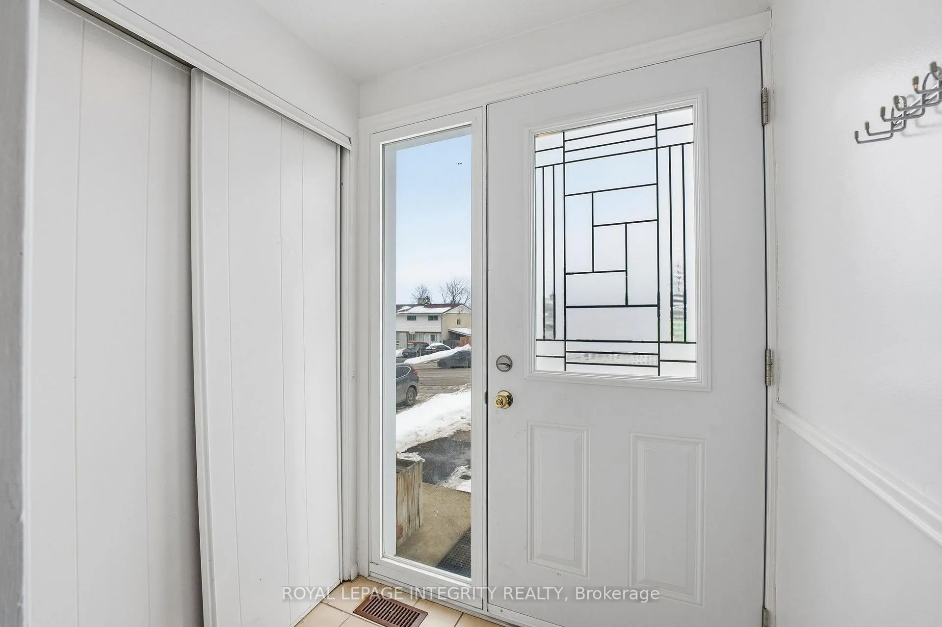 Photo 5 of 1281 Meadowlands Drive E, Ottawa, City View/Skyline/Fisher Heights/Parkwood Hills — HOMEH