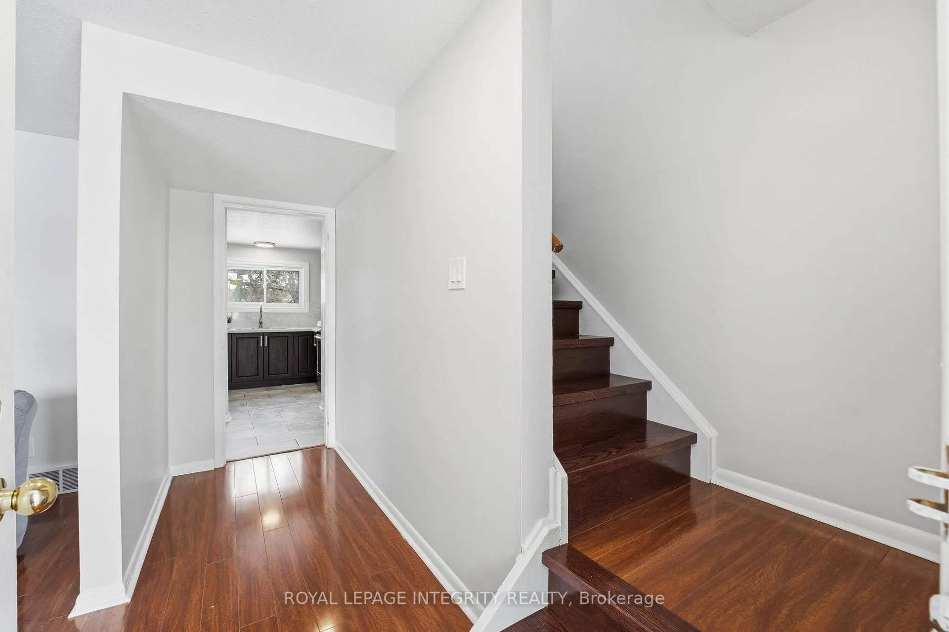 Photo 6 of 1281 Meadowlands Drive E, Ottawa, City View/Skyline/Fisher Heights/Parkwood Hills — HOMEH