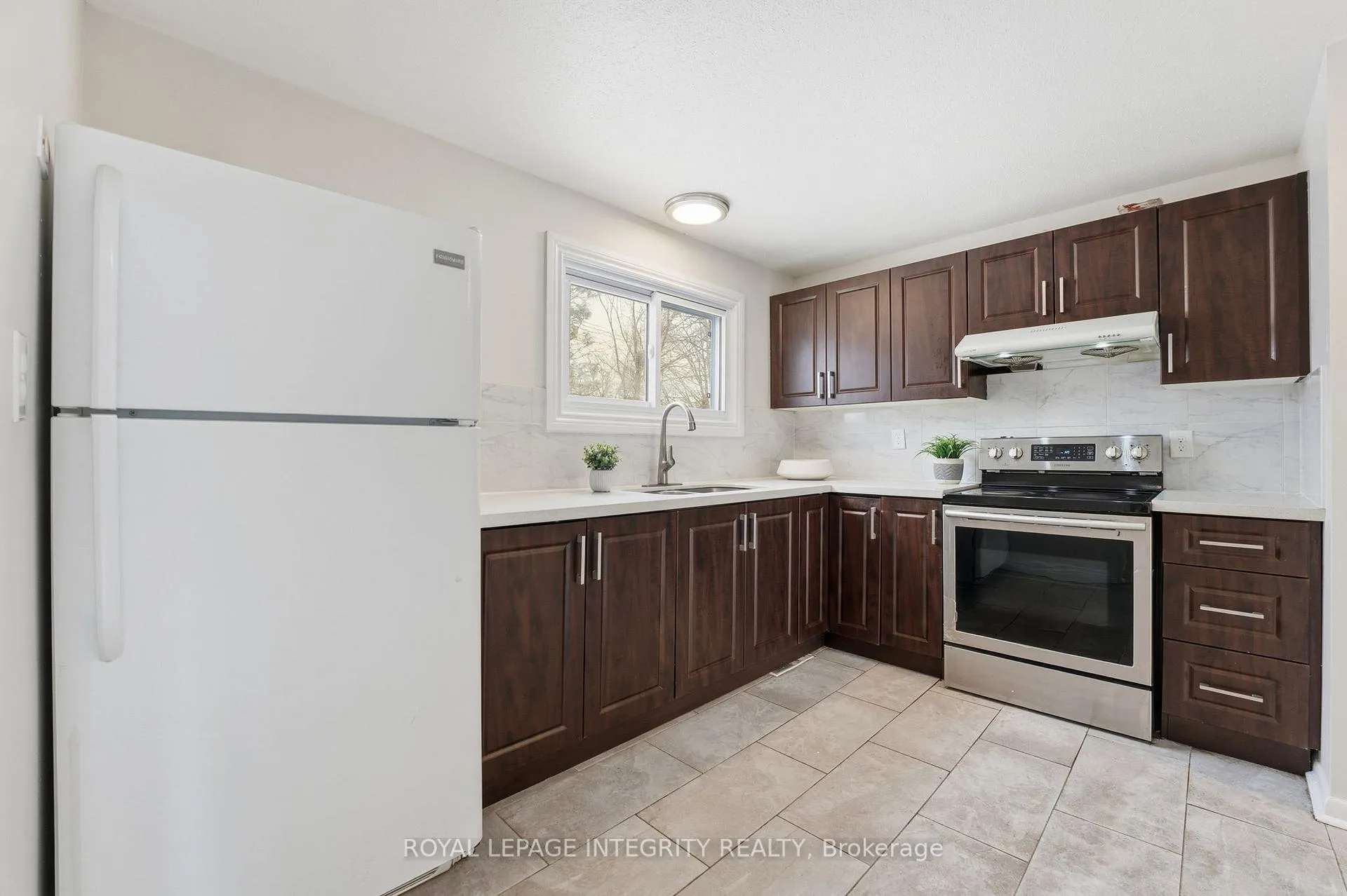 Photo 15 of 1281 Meadowlands Drive E, Ottawa, City View/Skyline/Fisher Heights/Parkwood Hills — HOMEH