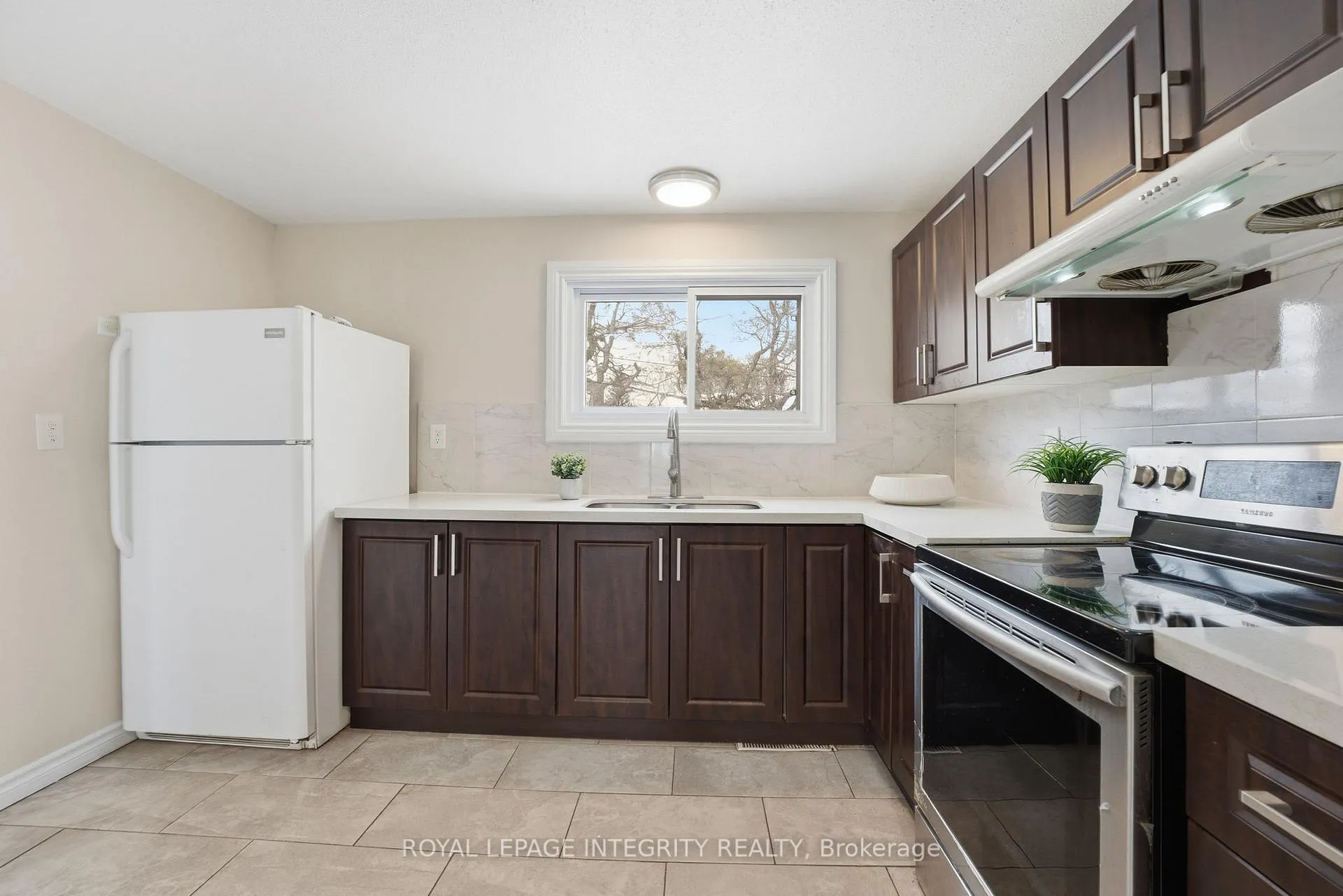 Photo 16 of 1281 Meadowlands Drive E, Ottawa, City View/Skyline/Fisher Heights/Parkwood Hills — HOMEH