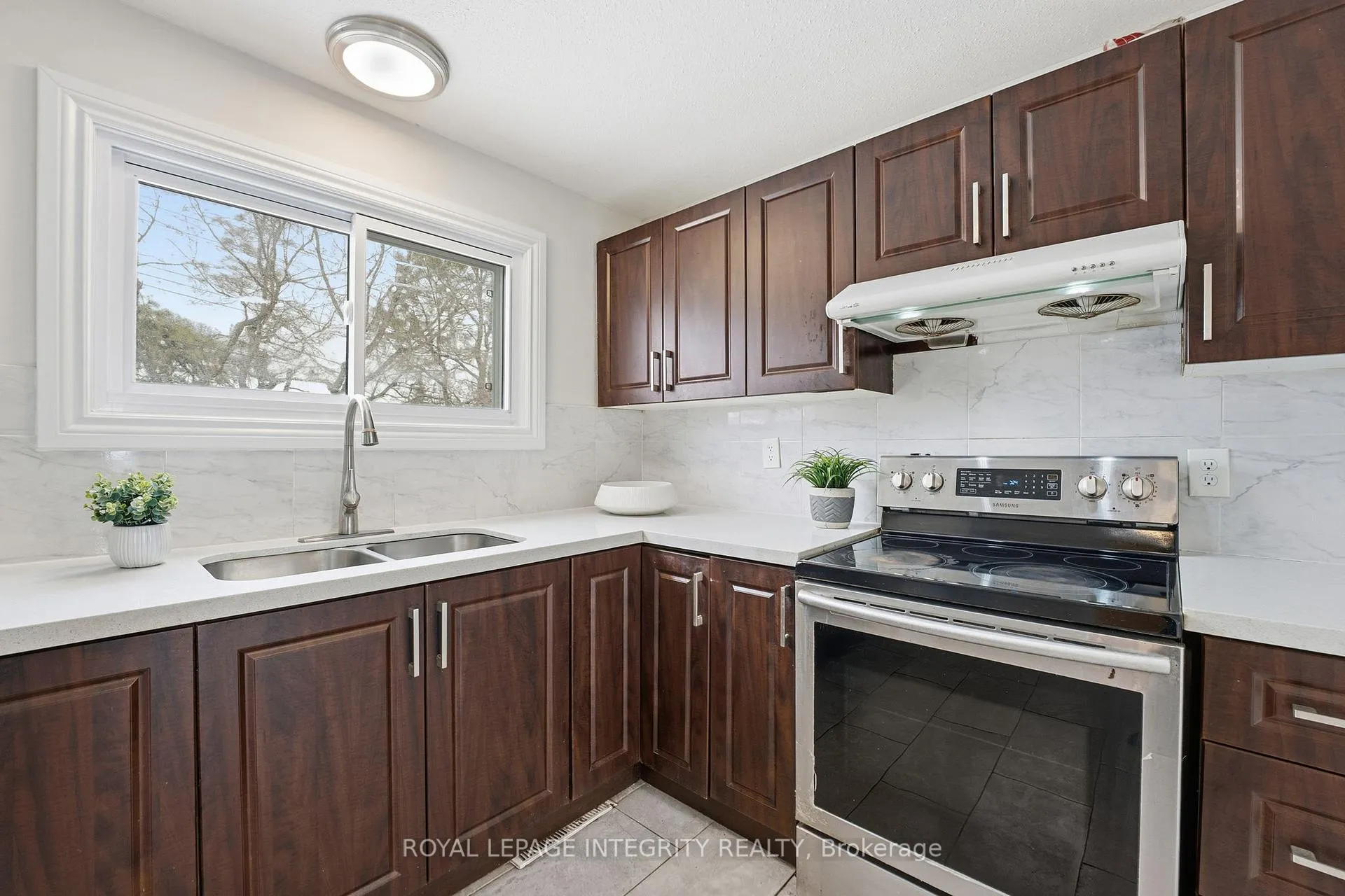 Photo 17 of 1281 Meadowlands Drive E, Ottawa, City View/Skyline/Fisher Heights/Parkwood Hills — HOMEH