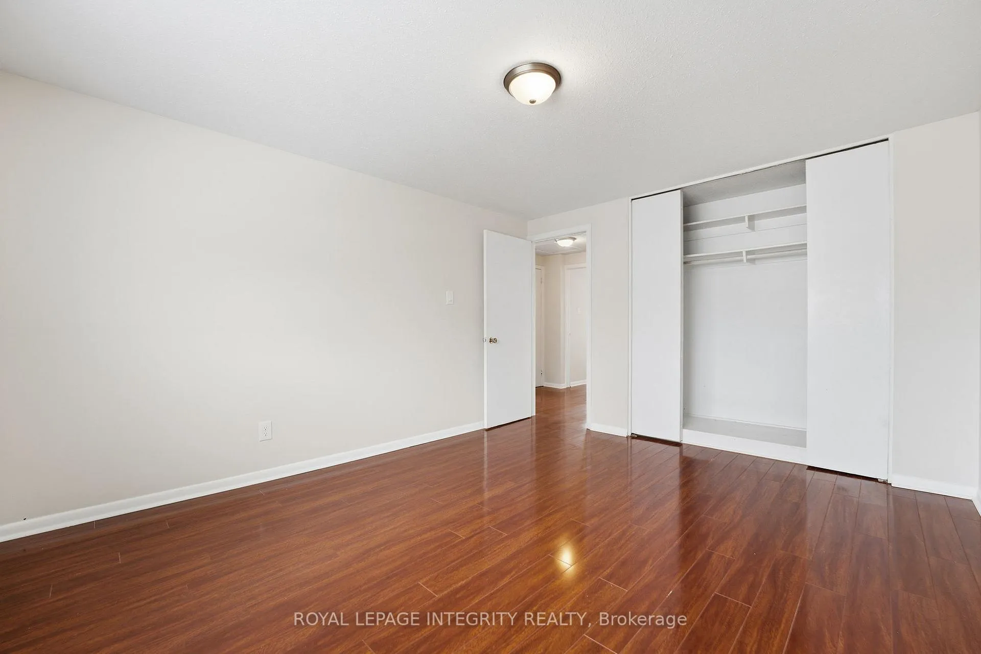 Photo 22 of 1281 Meadowlands Drive E, Ottawa, City View/Skyline/Fisher Heights/Parkwood Hills — HOMEH