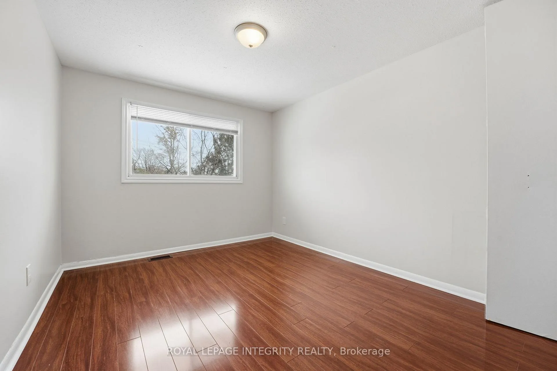 Photo 23 of 1281 Meadowlands Drive E, Ottawa, City View/Skyline/Fisher Heights/Parkwood Hills — HOMEH