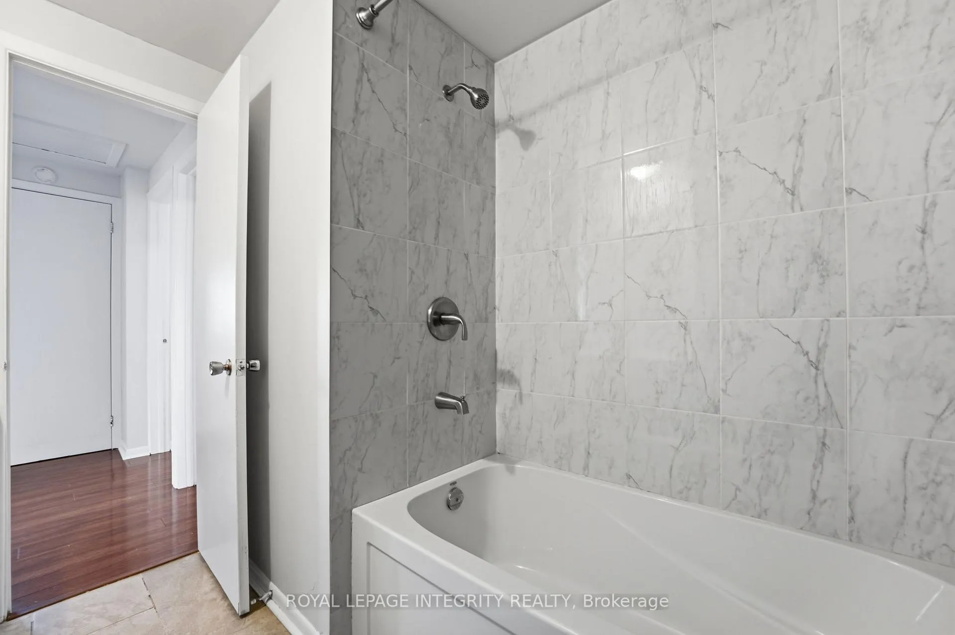 Photo 27 of 1281 Meadowlands Drive E, Ottawa, City View/Skyline/Fisher Heights/Parkwood Hills — HOMEH