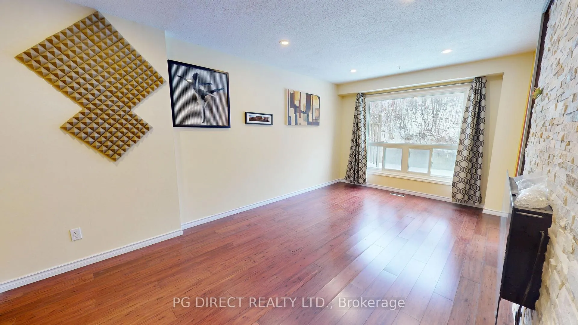 Photo 2 of Unit 32, 16 Hadati Road, Guelph, Grange Road — HOMEH