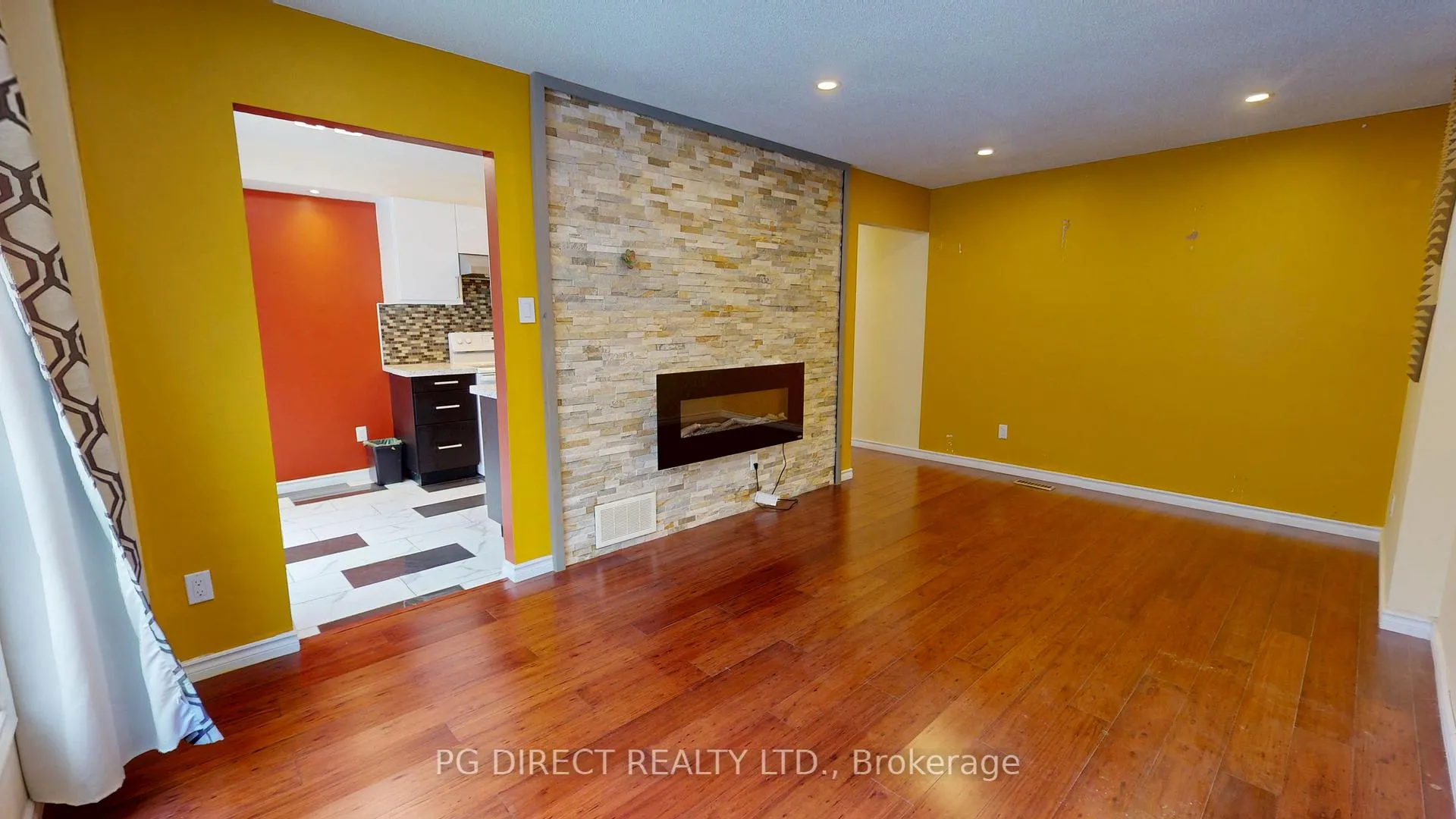 Photo 4 of Unit 32, 16 Hadati Road, Guelph, Grange Road — HOMEH