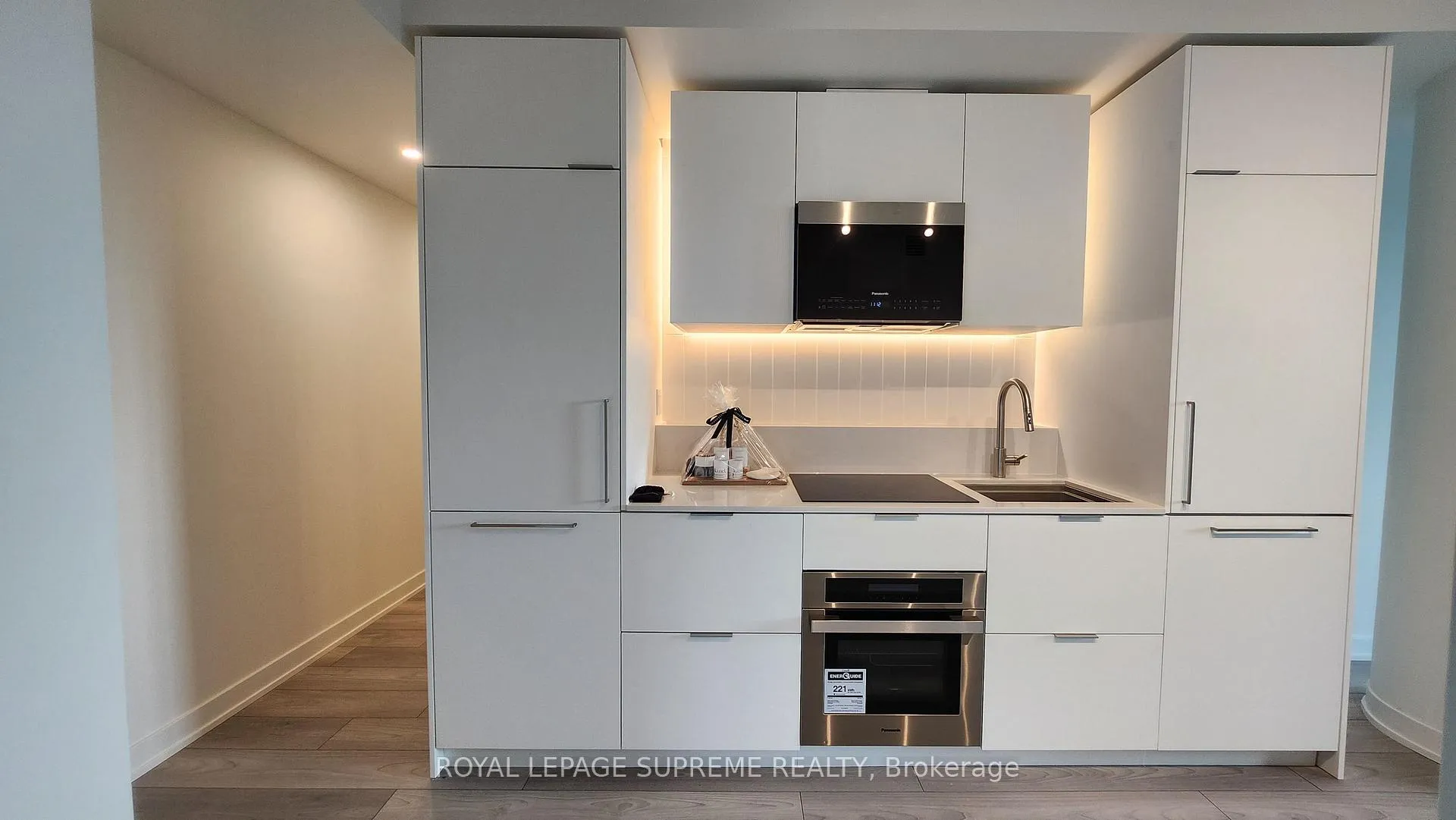 Photo 3 of Unit 418, 1 Fairview Road E, Mississauga, Mississauga Valleys — HOMEH