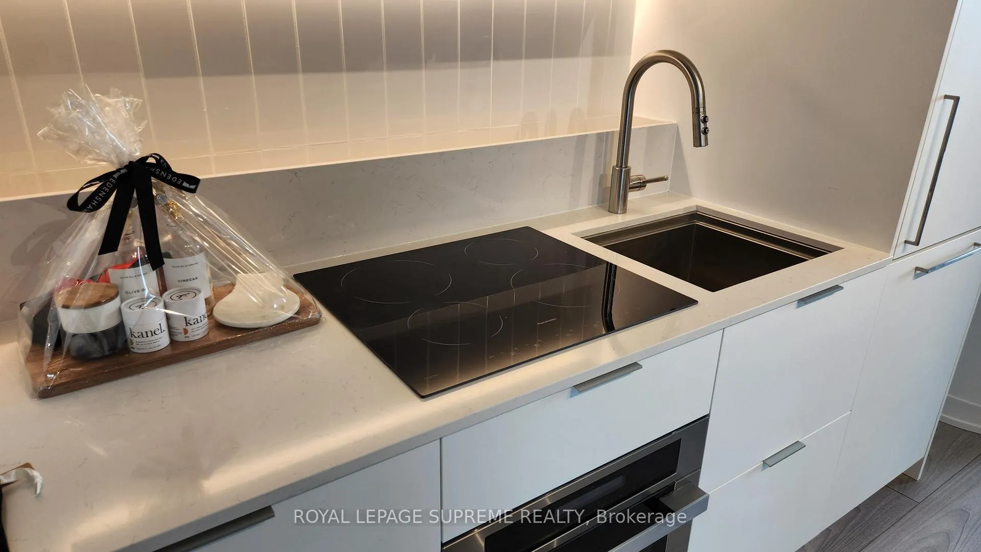 Photo 6 of Unit 418, 1 Fairview Road E, Mississauga, Mississauga Valleys — HOMEH