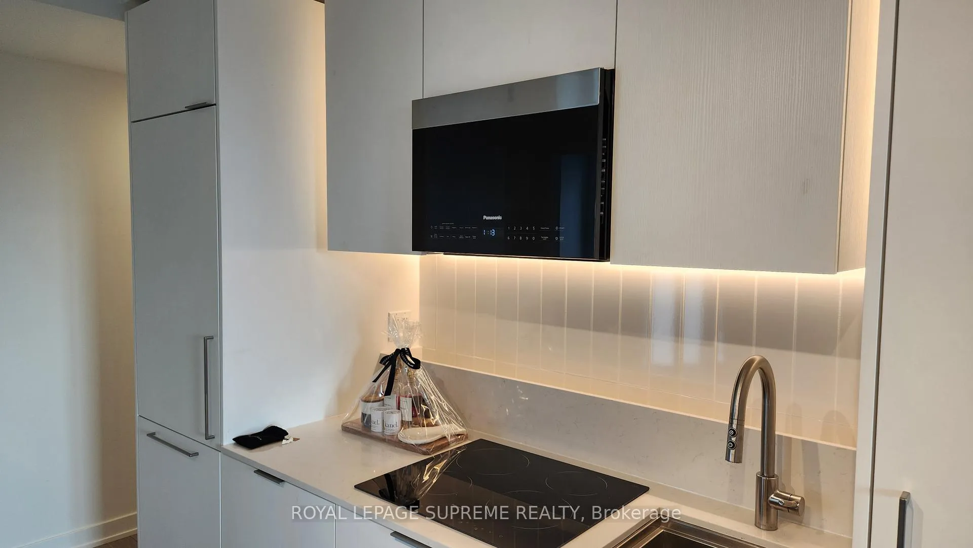 Photo 8 of Unit 418, 1 Fairview Road E, Mississauga, Mississauga Valleys — HOMEH