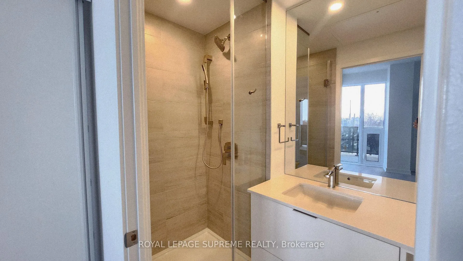 Photo 13 of Unit 418, 1 Fairview Road E, Mississauga, Mississauga Valleys — HOMEH